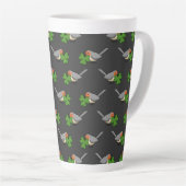 Cute Robin met Shamrock Clover-Cartoon Latte Mok (Rechterhoek)
