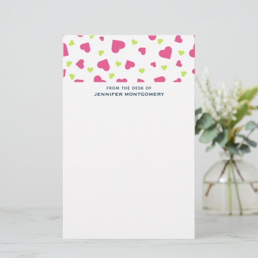 Cute roze en Green Tumbling Hearts Pattern Briefpapier (Staand voorkant)