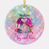 Cute roze faux glitter gnome kerstmonogram keramisch ornament (Voorkant)