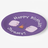 Cute roze marshmallows by kamp fire cartoon papieren bordje (Gekanteld)