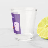 Cute roze marshmallows by kamp fire cartoon shot glas (Rechts)