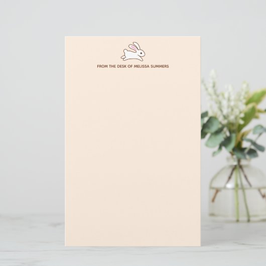 Cute Running Bunny Rabbit Custom Text Beige Briefpapier (Staand voorkant)