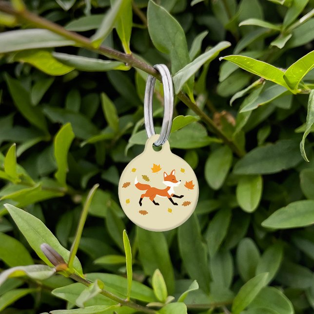 Cute Running Fox met Autumn Leaves & Pet's Info Huisdierpenning (Creator heeft geüpload)