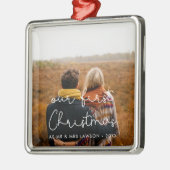 Cute script Ons eerste kerstpaar foto Metalen Ornament (Links)