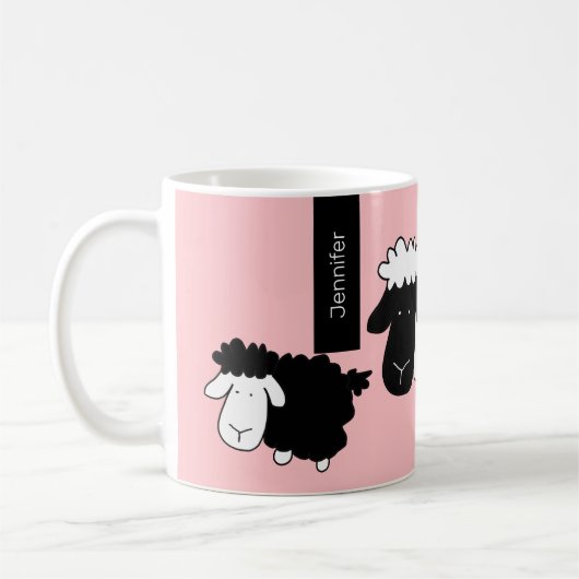 Cute Sheeps Illustratie zwart-wit op zwart Koffiemok (Links)