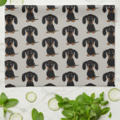 Cute Short Hazard Black en Tan Dachshund Pattern Theedoek (Gevouwen)