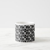 Cute Skull and Crossbone Halloween Pattern Espresso Kop (Voorkant)