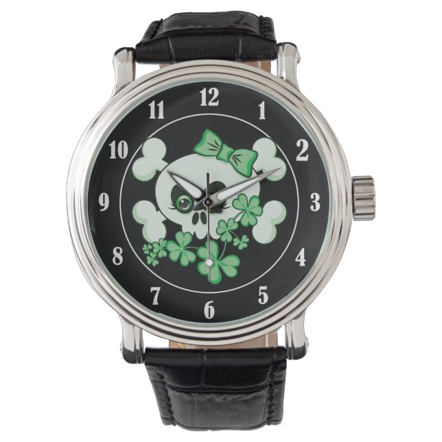 Cute Skull met Shamrocks Horloge (Voorkant)