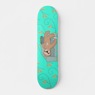 Cute Slaping met lui tropisch Oerwoud Skateboard