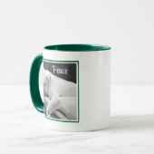 Cute Slaping White Puppy Dog Peace Kerstmis Mok (Voorkant links)