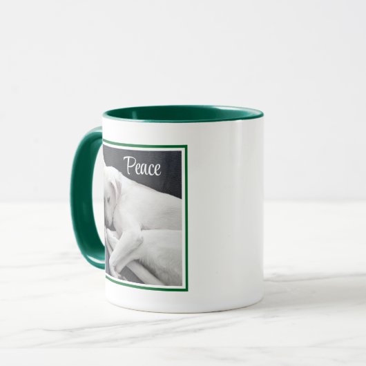 Cute Slaping White Puppy Dog Peace Kerstmis Mok (Voorkant links)