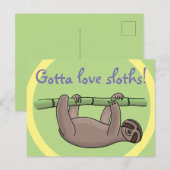 Cute slapy sloth hangt op groene bamboe cartoon briefkaart (Voorkant / Achterkant)