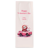 Cute Sloth Driving a Pink Convertible Valentine's Wijn Cadeautas (Voorkant)