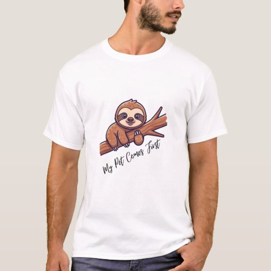 Cute Sloth Hanging on Tree T-Shirt (Devant)