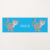 Cute snow leopard cartoon yogamat (Achterkant (horizontaal))