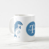 Cute strand dolphin lovers add monogram koffiemok (Voorkant links)