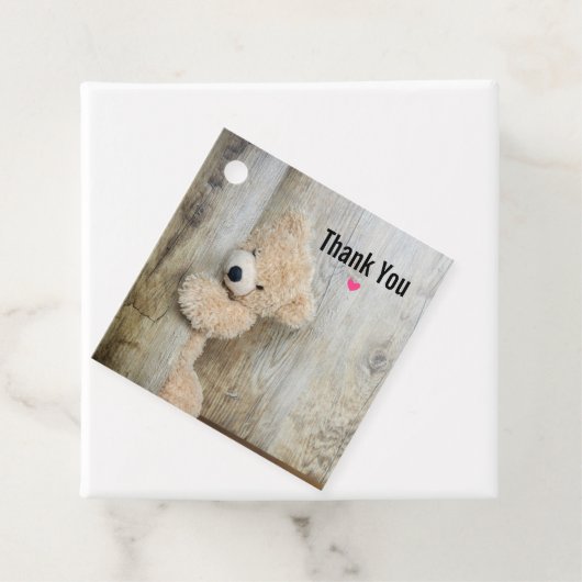 Cute stuffed Beer Rustic Wooden Wall Bedankjes Labels (In situ)