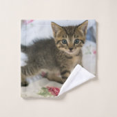 Cute Tabby Kitten À L'Air Surpris (Gant de toilette)
