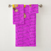 Cute Teddy Bear on Pink Geometric  (En situation)