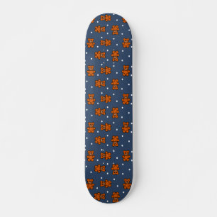 Cute teddy beer op polka dot skateboard
