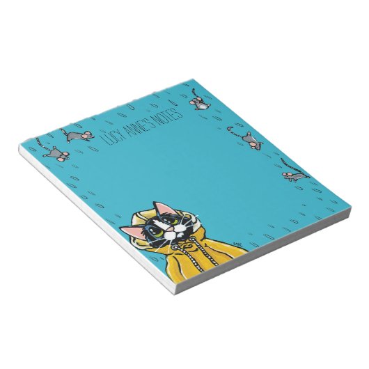 Cute Tuxedo Cat en Raining Mice Notitieblok (Schuin)