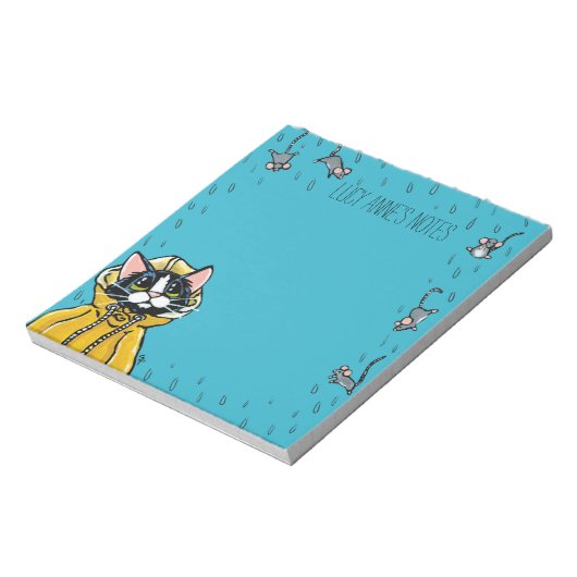 Cute Tuxedo Cat en Raining Mice Notitieblok (Gedraaid)