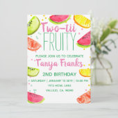 Cute twotii fruitig 2 jaar oude verjaardagsuitnodi kaart (Staand voorkant)