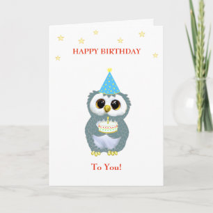 Cute uil met verjaardagstaart en sterren op wit kaart