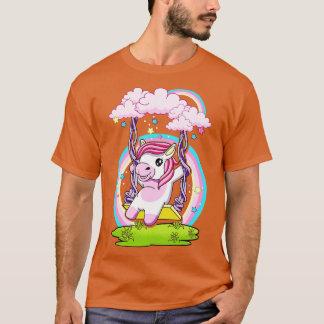 Cute Unicorn die de wolkenkrabber aanzwaait T-shirt