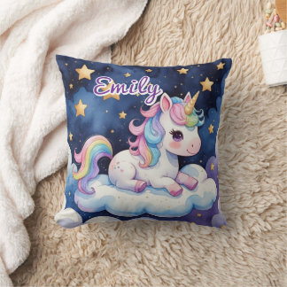 Cute Unicorn sur Cloud Editable Name Coussin