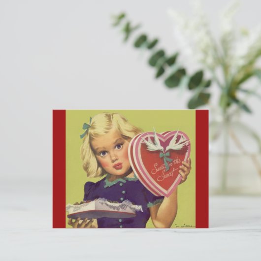 Cute Valentijnsdag, meisje met chocolade Feestdagenkaart (Staand voorkant)