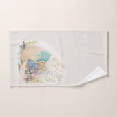 Cute vintage rabbit in a meadow with flowers (Serviette à main)