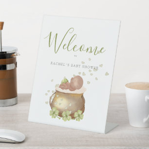 Cute waterverf st patricks baby shower welkomstwoo reclamebord met voetstuk