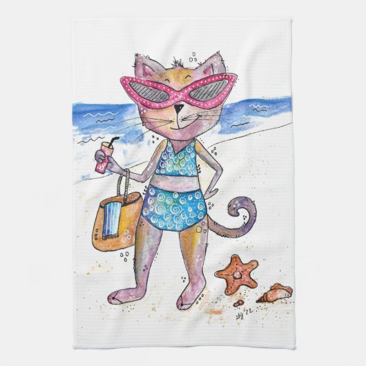 Cute Whimsical Cat op de strand Theedoek (Verticaal)