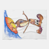 Cute Whimsical Dog op Surfboard Theedoek (Horizontaal)