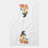 Cute Whimsical Witch Cat met pompoen Theedoek (Verticaal)