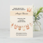 Cute Whimsy Baby shower Vêtements Ligne Invitation (Debout devant)