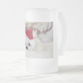 Cute White Dog in een Rode Kerstmis Pet Matglas Bierpul (Voorkant rechts)