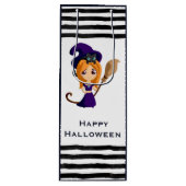 Cute Witch in Paars Pet Halloween Wijn Cadeautas (Voorkant)