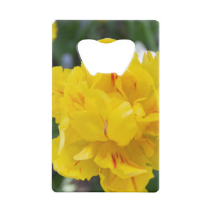 Cute yellow tulips in de tuin kredietkaart flessenopener