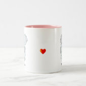 Cute Young Elephant Holding a Heart Tweekleurige Koffiemok (Center)