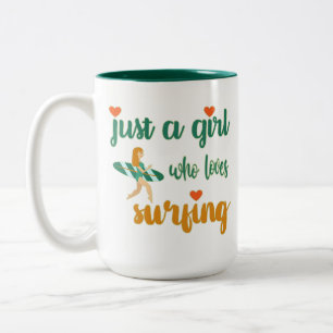 Cute zomers citaat Gewoon een meisje dat van surfe Tweekleurige Koffiemok