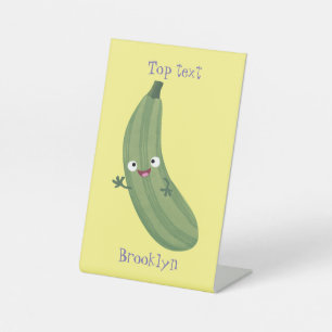 Cute zucchini happy cartoon illustratie reclamebord met voetstuk