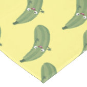 Cute zucchini happy cartoon illustratie tafelkleed (Gekanteld)