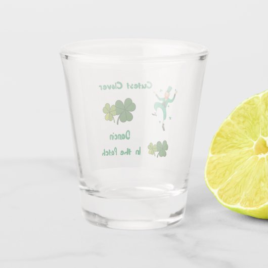 Cutest Clover Dancin in the Patch Shot Glas (Achterkant)