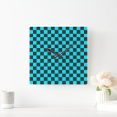 Cyan and charcoal checkerboard pattern vierkante klok (Huis)