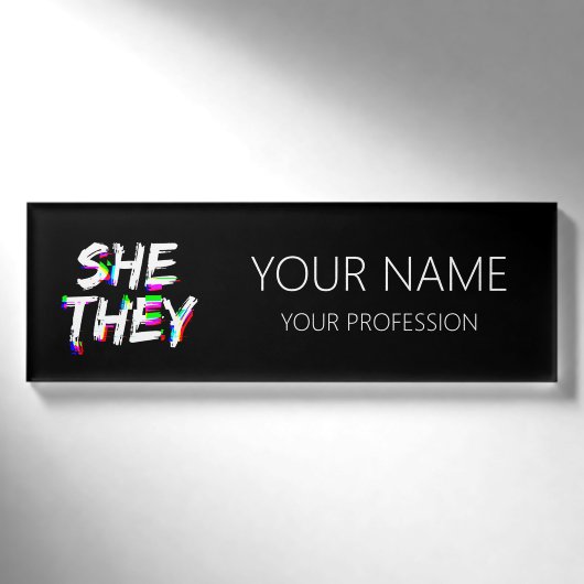 Cyber Glitch Ze Spreekt Naambadge (Voorkant)