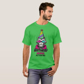 Cyberpunk Robot activeert verjaardagsfeestmodus T-shirt (Voorkant volledig)