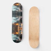 Cyberpunk Skyscrapper City Cars Skateboard (Voorkant)
