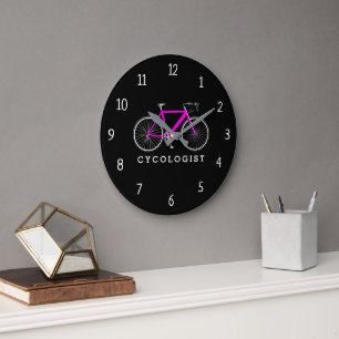 Cycoloog roze fiets op zwart grote klok